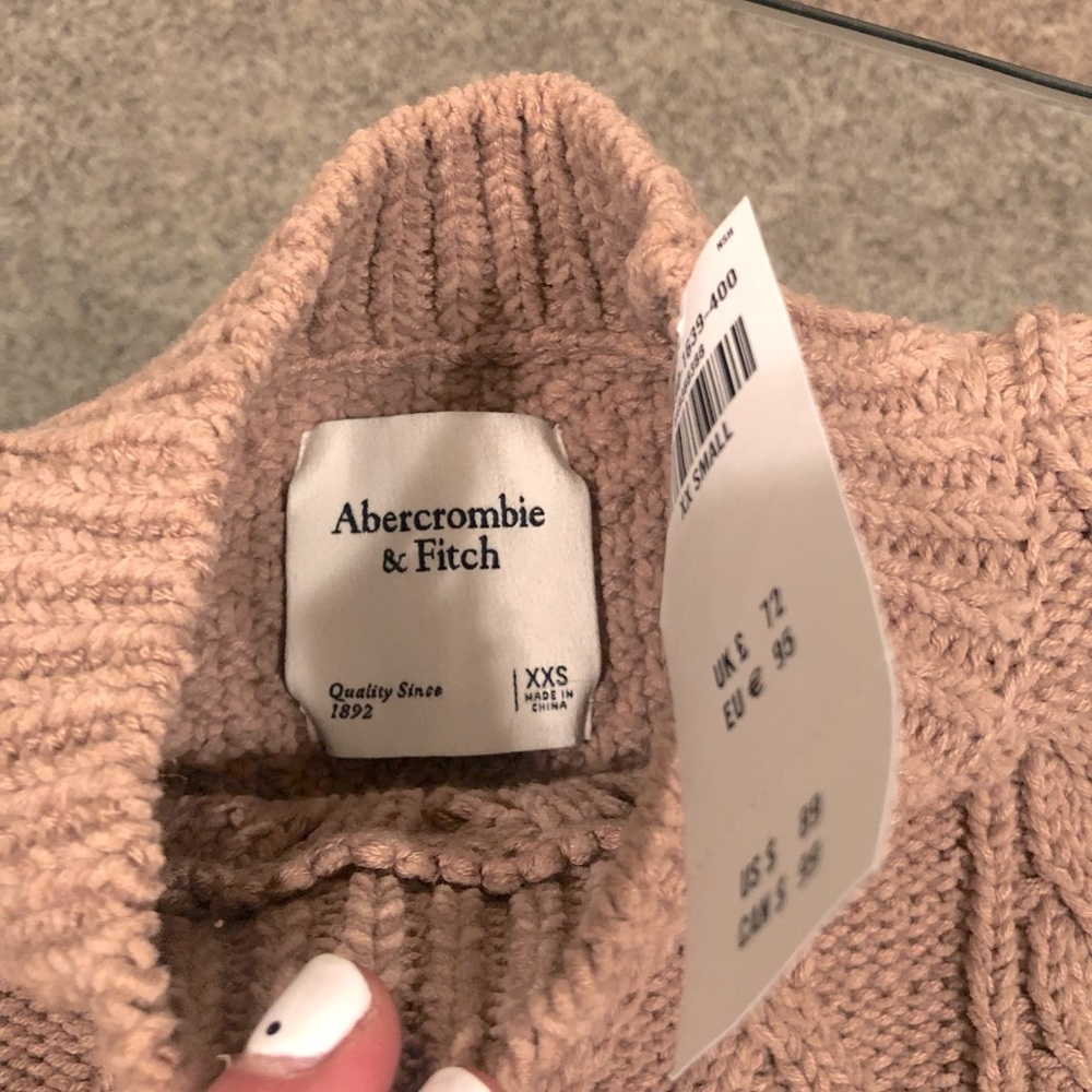 NWT - Abercrombie & Fitch Women’s Sweater - Picture 3 of 4
